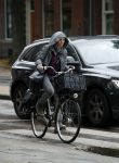 Amsterdam 7 november 2015 
Renee Soutendijk in regenpak op de fiets