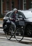 Amsterdam 7 november 2015 
Renee Soutendijk in regenpak op de fiets