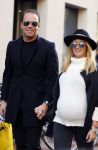 Amsterdam 30 oktober 2015
Robert Doornbos met zijn zwangere vriendin Chantal Bles