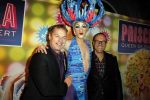 Amsterdam 11 november 2015
Premiere queen of the dessert met oa Jason Donovan Simon Greete Adam Bailey en Philip Childs in carre. Tony Neef met vriend