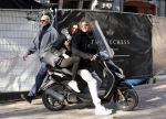 Amsterdam 2 november 2015
Tygo Gernandt met zijn nieuwe vriendin Annewil Hokken op de scooter