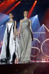 Hilversum 26 oktober 2015
Finale van Hollands next top model HNTM 2015 gepresenteerd door Anouk Smulders en Fred v Leer. De jury bestaat uit Dirk Kikstra May-Britt Mobach en Freek Koster (Touche Models).
De 4 4 finalisten zijn Loiza Lamers, Rachel Swaab Celine Koningstein en Lisa Kapper.
Loiza wordt uiteindelijk HNTM. Yfke Sturm