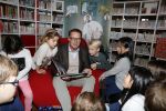 Amsterdam 14 november 2016
Winston Gerschtanowitz presenteerde de nieuwe sinterklaasboeken van Jumbo gemaakt door Katja  en Wim Schuurman Albert Verlinde en Wesley Sneijder die helaas niet aanwezig kon zijn in de Bibliotheek van Amsterdam. Katja had dochter Sammie mee genomen.