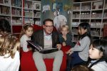 Amsterdam 14 november 2016
Winston Gerschtanowitz presenteerde de nieuwe sinterklaasboeken van Jumbo gemaakt door Katja  en Wim Schuurman Albert Verlinde en Wesley Sneijder die helaas niet aanwezig kon zijn in de Bibliotheek van Amsterdam. Katja had dochter Sammie mee genomen.