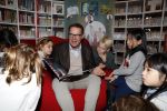 Amsterdam 14 november 2016
Winston Gerschtanowitz presenteerde de nieuwe sinterklaasboeken van Jumbo gemaakt door Katja  en Wim Schuurman Albert Verlinde en Wesley Sneijder die helaas niet aanwezig kon zijn in de Bibliotheek van Amsterdam. Katja had dochter Sammie mee genomen.