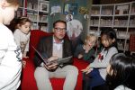 Amsterdam 14 november 2016
Winston Gerschtanowitz presenteerde de nieuwe sinterklaasboeken van Jumbo gemaakt door Katja  en Wim Schuurman Albert Verlinde en Wesley Sneijder die helaas niet aanwezig kon zijn in de Bibliotheek van Amsterdam. Katja had dochter Sammie mee genomen.