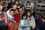 Amsterdam 14 november 2016
Winston Gerschtanowitz presenteerde de nieuwe sinterklaasboeken van Jumbo gemaakt door Katja  en Wim Schuurman Albert Verlinde en Wesley Sneijder die helaas niet aanwezig kon zijn in de Bibliotheek van Amsterdam. Katja had dochter Sammie mee genomen.
