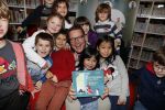 Amsterdam 14 november 2016
Winston Gerschtanowitz presenteerde de nieuwe sinterklaasboeken van Jumbo gemaakt door Katja  en Wim Schuurman Albert Verlinde en Wesley Sneijder die helaas niet aanwezig kon zijn in de Bibliotheek van Amsterdam. Katja had dochter Sammie mee genomen.