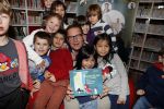 Amsterdam 14 november 2016
Winston Gerschtanowitz presenteerde de nieuwe sinterklaasboeken van Jumbo gemaakt door Katja  en Wim Schuurman Albert Verlinde en Wesley Sneijder die helaas niet aanwezig kon zijn in de Bibliotheek van Amsterdam. Katja had dochter Sammie mee genomen.