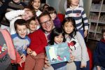 Amsterdam 14 november 2016
Winston Gerschtanowitz presenteerde de nieuwe sinterklaasboeken van Jumbo gemaakt door Katja  en Wim Schuurman Albert Verlinde en Wesley Sneijder die helaas niet aanwezig kon zijn in de Bibliotheek van Amsterdam. Katja had dochter Sammie mee genomen.
