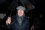 Amsterdam 14 november 2016
Premiere de zevende hemel in theater Carre. 
Barrie Stevens onder paraplu