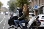 Amsterdam 24 oktober 2016
Beertje v Beers met dochter op de fiets