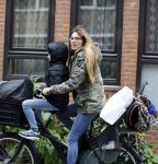 Amsterdam 24 oktober 2016
Beertje v Beers met dochter op de fiets