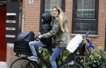 Amsterdam 24 oktober 2016
Beertje v Beers met dochter op de fiets