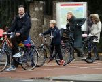 Amsterdam 5 november 2016
Bridget Maasland met zoon Mees op de fiets in Amsterdam