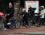 Amsterdam 5 november 2016
Bridget Maasland met zoon Mees op de fiets in Amsterdam