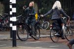 Amsterdam 5 november 2016
Bridget Maasland met zoon Mees op de fiets in Amsterdam