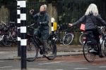 Amsterdam 5 november 2016
Bridget Maasland met zoon Mees op de fiets in Amsterdam