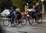 Amsterdam 5 november 2016
Bridget Maasland met zoon Mees op de fiets in Amsterdam