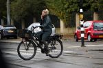 Amsterdam 5 november 2016
Bridget Maasland met zoon Mees op de fiets in Amsterdam