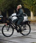 Amsterdam 5 november 2016
Bridget Maasland met zoon Mees op de fiets in Amsterdam