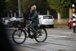 Amsterdam 5 november 2016
Bridget Maasland met zoon Mees op de fiets in Amsterdam