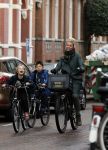 Amsterdam 5 november 2016
Bridget Maasland met zoon Mees op de fiets in Amsterdam