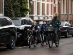 Amsterdam 5 november 2016
Bridget Maasland met zoon Mees op de fiets in Amsterdam