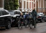Amsterdam 5 november 2016
Bridget Maasland met zoon Mees op de fiets in Amsterdam