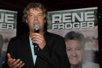 Amsterdam 3 november 2016
Presentatie cd Rene Froger in the harbour Club . Najib Amhali reikt de cd uit. Edwin Schimscheimer