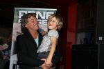 Amsterdam 3 november 2016
Presentatie cd Rene Froger in the harbour Club . Najib Amhali reikt de cd uit. Edwin Schimscheimer