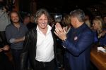 Amsterdam 3 november 2016
Presentatie cd Rene Froger in the harbour Club . Najib Amhali reikt de cd uit. Edwin v Hoevelaak