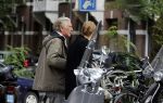 Amsterdam 8 oktober 2016
Frits Kroymans met een vriendin op de cornelis schuytstraat