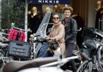 Amsterdam 8 oktober 2016
Holly Brood met vriend Soy Kroon op vespa scooter