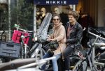 Amsterdam 8 oktober 2016
Holly Brood met vriend Soy Kroon op vespa scooter