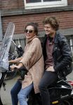 Amsterdam 8 oktober 2016
Holly Brood met vriend Soy Kroon op vespa scooter
