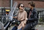 Amsterdam 8 oktober 2016
Holly Brood met vriend Soy Kroon op vespa scooter