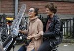 Amsterdam 8 oktober 2016
Holly Brood met vriend Soy Kroon op vespa scooter