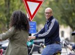 Amsterdam 8 oktober 2016 
Jimmy Geduld met zijn dochter op de fiets