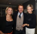 Lienden, 25 Oktober 2016
Boekuitreiking Hans Kraay Jr.
Johan Derksen Helene Hendriks en Hans Kraay Jr. Sofie Hraay
