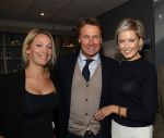 Lienden, 25 Oktober 2016
Boekuitreiking Hans Kraay Jr.
Johan Derksen Helene Hendriks en Hans Kraay Jr. Sofie Hraay