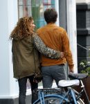 Amsterdam 6 november 2016
Katja Schuurman met haar vriend en aanstaande man Freek van  Noortwijk doen samen boodschappen