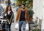 Amsterdam 6 november 2016
Katja Schuurman met haar vriend en aanstaande man Freek van  Noortwijk doen samen boodschappen