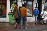 Amsterdam 6 november 2016
Katja Schuurman met haar vriend en aanstaande man Freek van  Noortwijk doen samen boodschappen