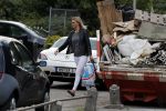 Alphen aan de Rijn 9 oktober 2016
Myrthe Mylius wordt thuis gebracht door (goede) vriend Sebastian Schneberger. Hij heeft een mercedes met vleugeldeuren.