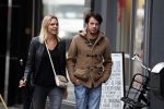 Amsterdam 18 oktober 2016
Myrthe Mylius met haar nieuwe vriend Sebastian Schneberger op terras in Amsterdam en onderweg naar Riviera Maison.