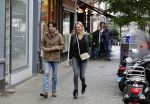 Amsterdam 18 oktober 2016
Myrthe Mylius met haar nieuwe vriend Sebastian Schneberger op terras in Amsterdam en onderweg naar Riviera Maison.