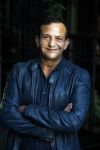 Amsterdam 3 november 2016
Presentatie cd Rene Froger in the harbour Club . Najib Amhali reikt de cd uit.
