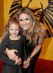 Scheveningen 30 oktober 2016
Premiere the lion king in het circustheater. Nikkie Plessen met dochter
