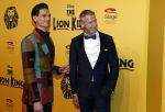 Scheveningen 30 oktober 2016
Premiere the lion king in het circustheater.
Onno Hoes met een kennis